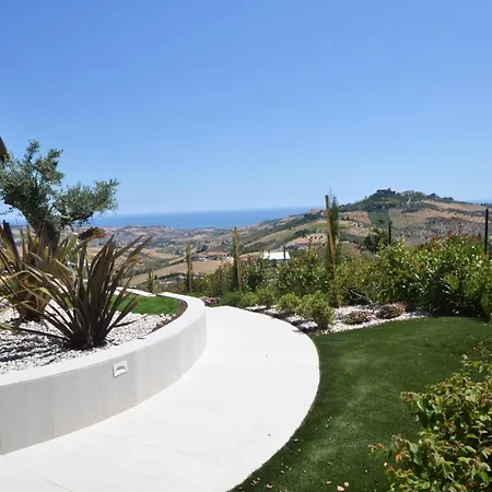 Frühstückspension & Novantadieci Club (adults Only) 4*