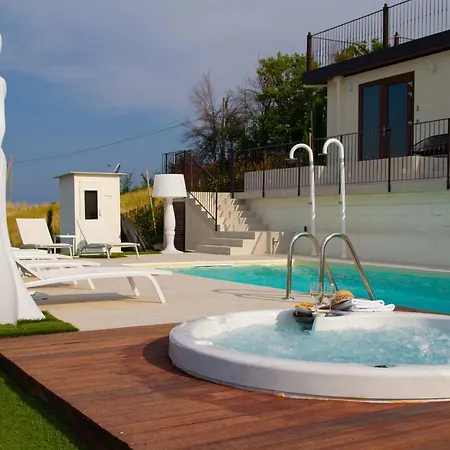 & Novantadieci Club (adults Only) Frühstückspension Atri